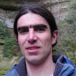 Валерий Мазнев основатель и наставник Progwards Валерий Мазнев основатель и наставник преподает на курсах Java в Progwards