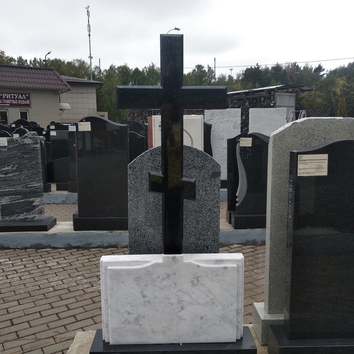 памятник с крестом