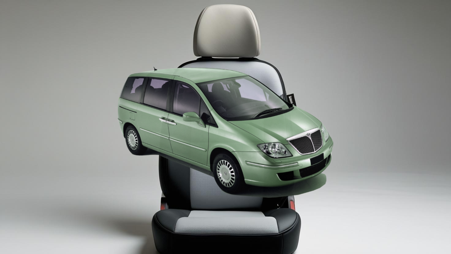 Чехлы для Lancia Phedra — защита сидений автомобиля