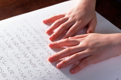 таблички шрифт Брайля