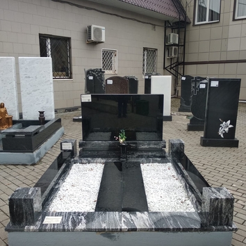 семейный памятник