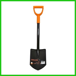 Лопата штыковая укороченного типа Fiskars Solid будет надежным помощником кладоискателя. Фото