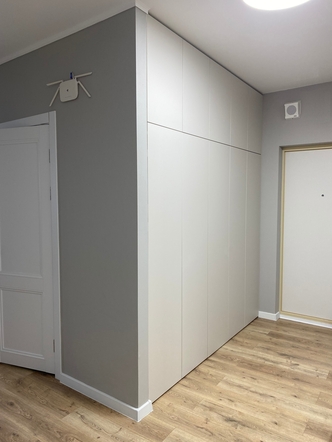 Хай тек купе / шкафы на заказ с распашными фасадами без отпечатков пальцев Art. 044-01 Хай тек купе / шкафы на заказ с распашными фасадами без отпечатков пальцев Art. 044-02