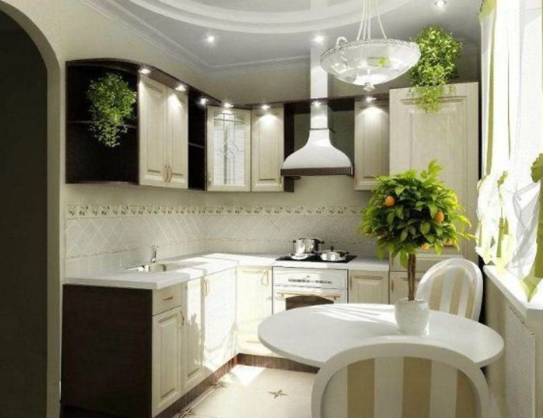кремовые фасады, корпус венге на кухонном гарнитуре