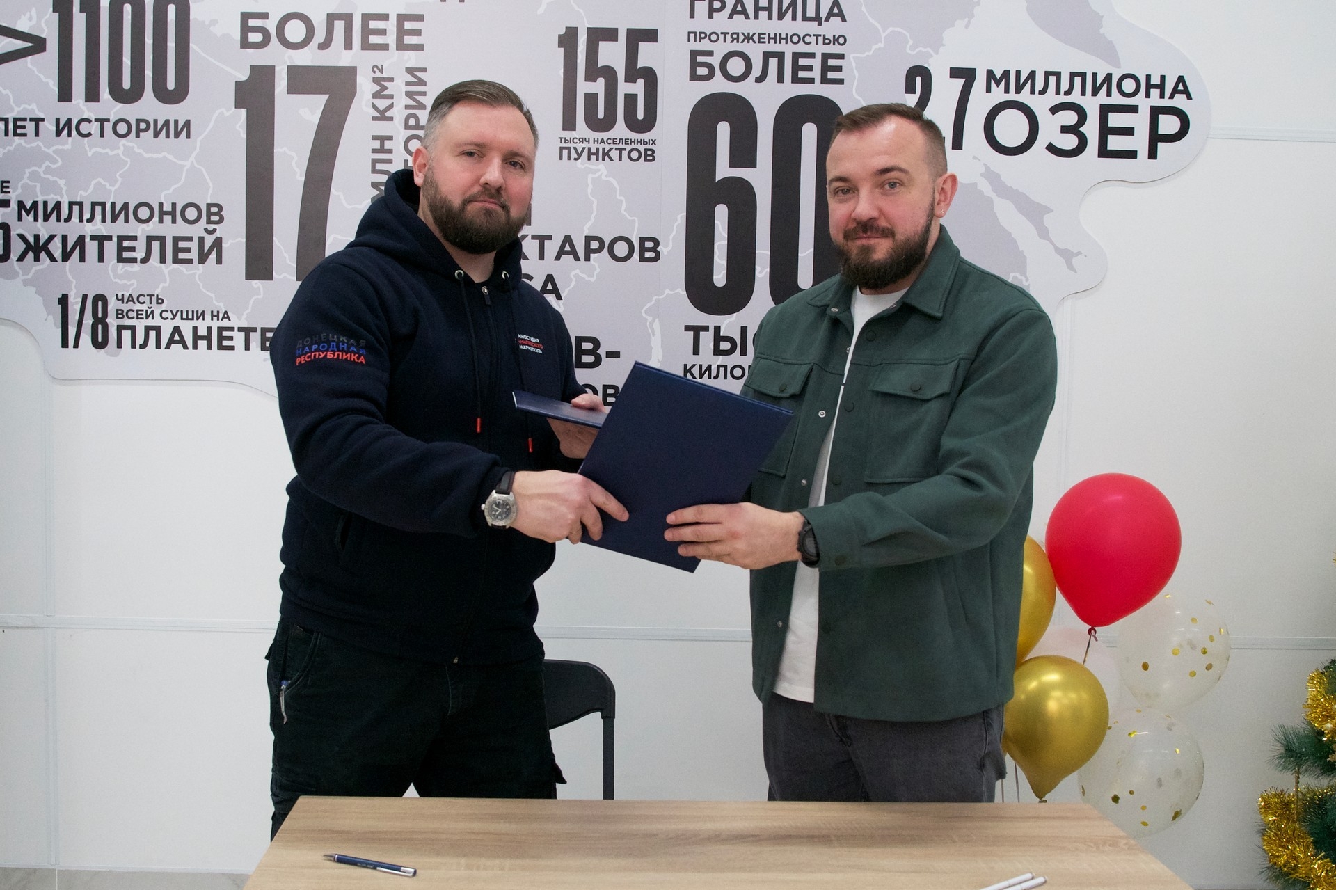 Рамочное соглашение подписали директор по работе с контентом RUTUBE Илья Емелин и исполнительный директор Киностудии им. Данилевскорго Мокей Русинов.