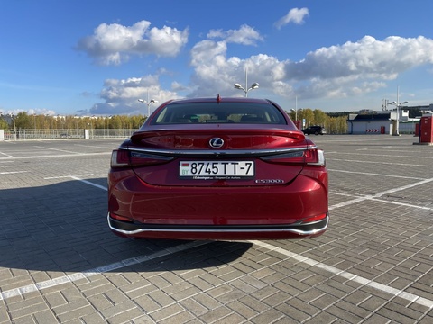 ФОТО: LEXUS ES