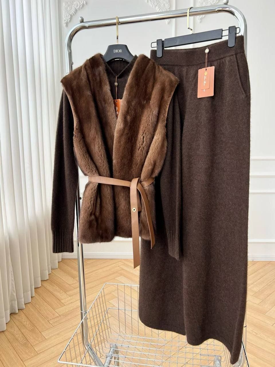 Роскошный костюм Loro Piana с норкой реплика