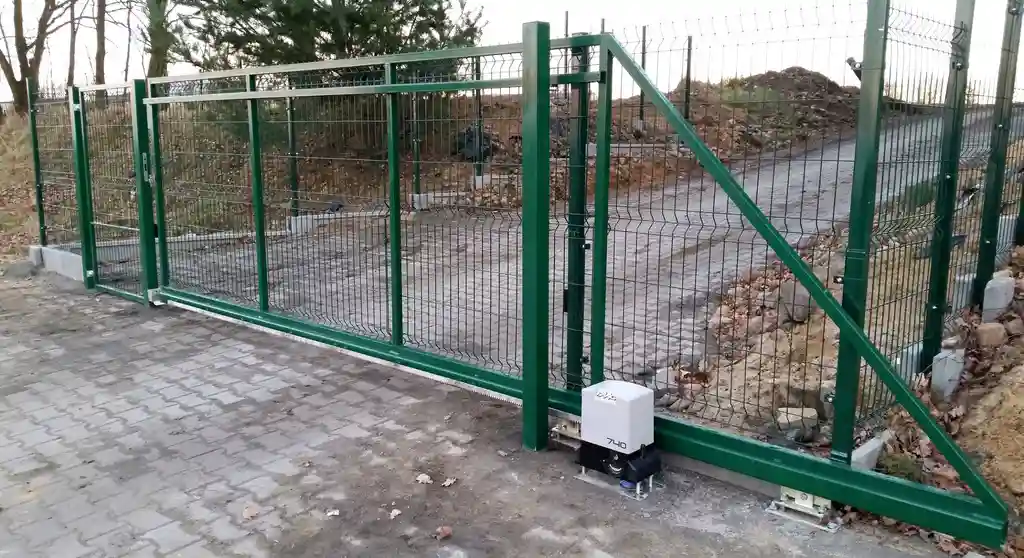 Ворота откатные из сварной сетки с автоматикой 
