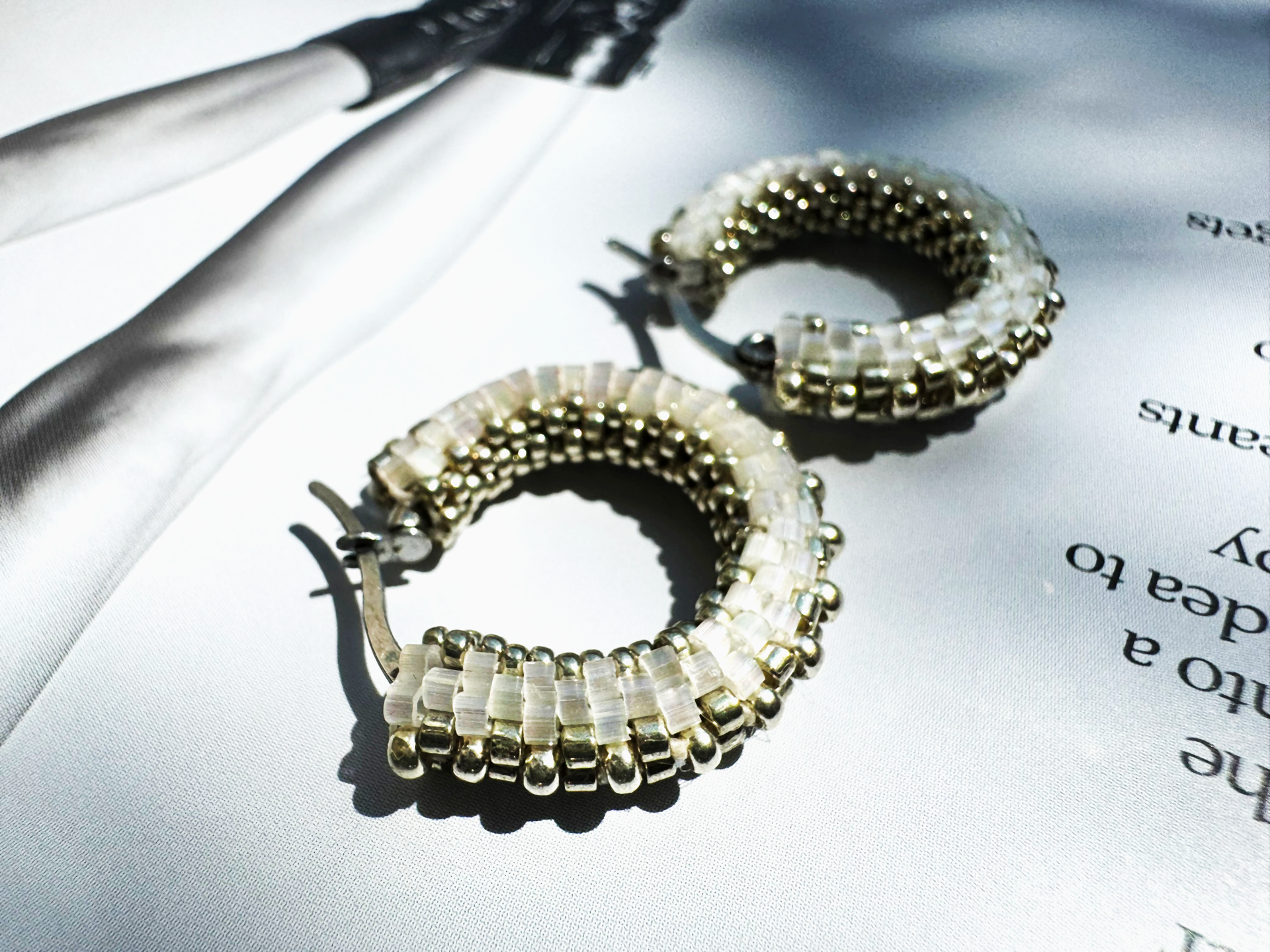 Комплект украшений из бисера: колье, браслет и серьги ручной работы