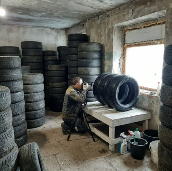 Четвертый этап работы нашего магазина: фотографирование, храние, выдача б/у шин