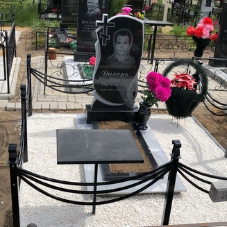 заказать памятник в Саратове на могилу 