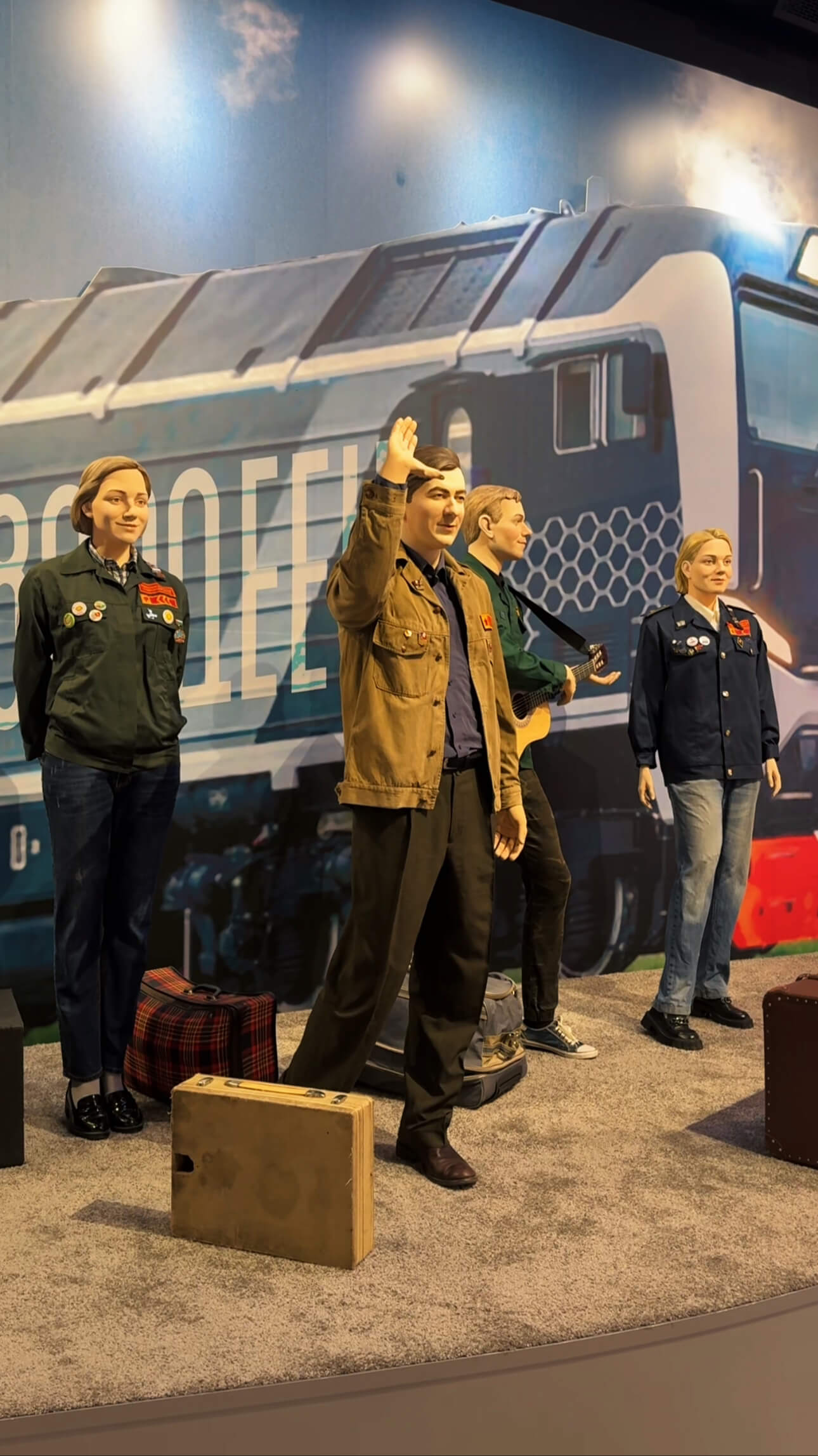 восковые фигуры, комсомольцы