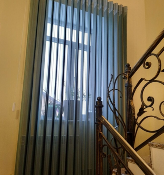 Рулонные шторы мини на лоджии, балконе блэк аут