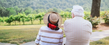 Пожилой пациент принимает Мадопар по назначению врача