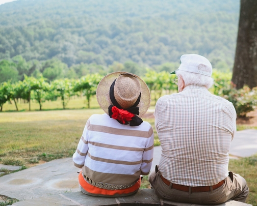 Пожилой пациент принимает Мадопар по назначению врача