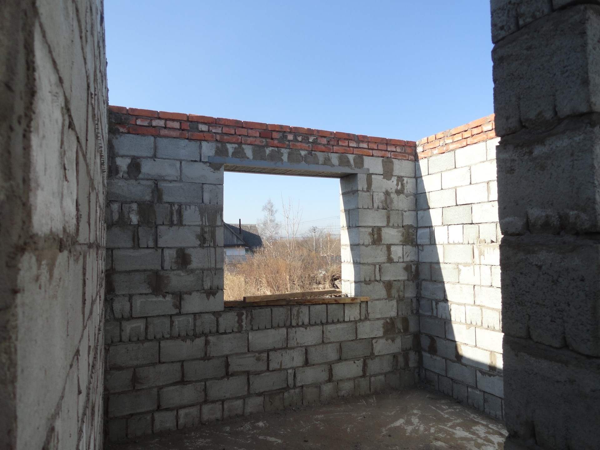 Каменные стены, армопояс из кирпича