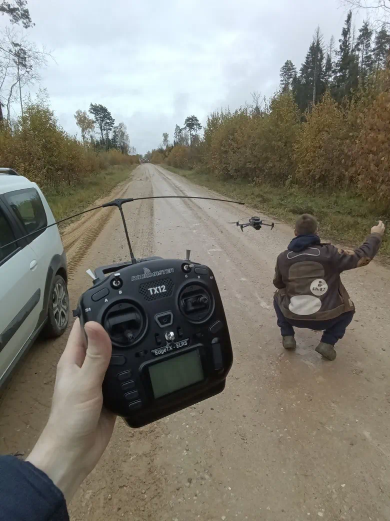 Карта и видео с камер на экране оператора