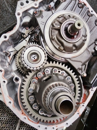 Разобранныая коробка видно фрикционы Volvo XC60