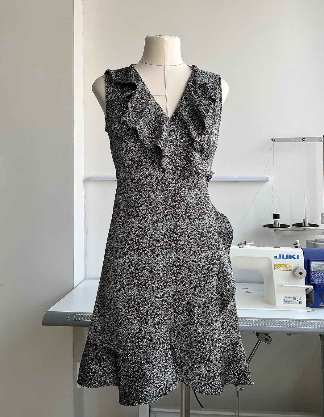 Пошить платья шелкового с воланами на заказ по меркам