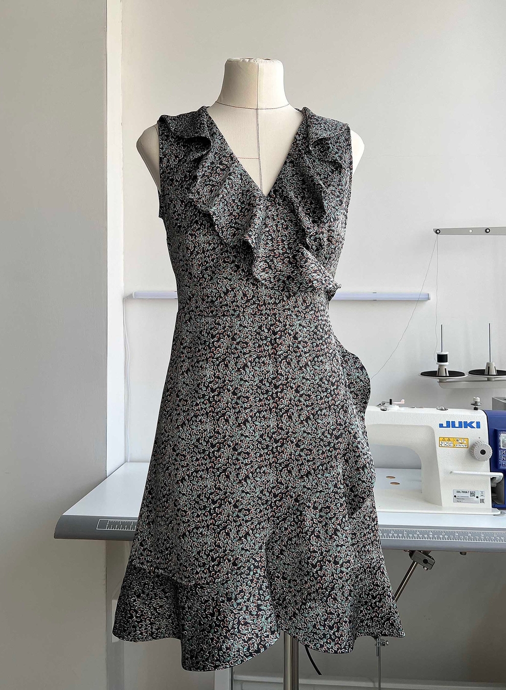 Пошить платья шелкового с воланами на заказ по меркам