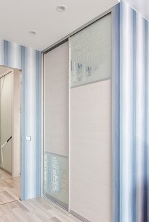 Встроенный шкаф купе в спальне