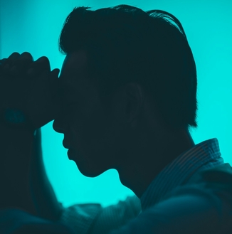 Мужчина медитирует: баланс с Осполотом, заказать таблетки