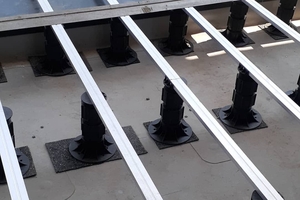 Регулируемые опоры на кровле