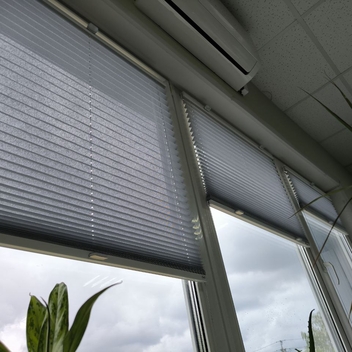 Рулонные шторы мини на лоджии, балконе блэк аут