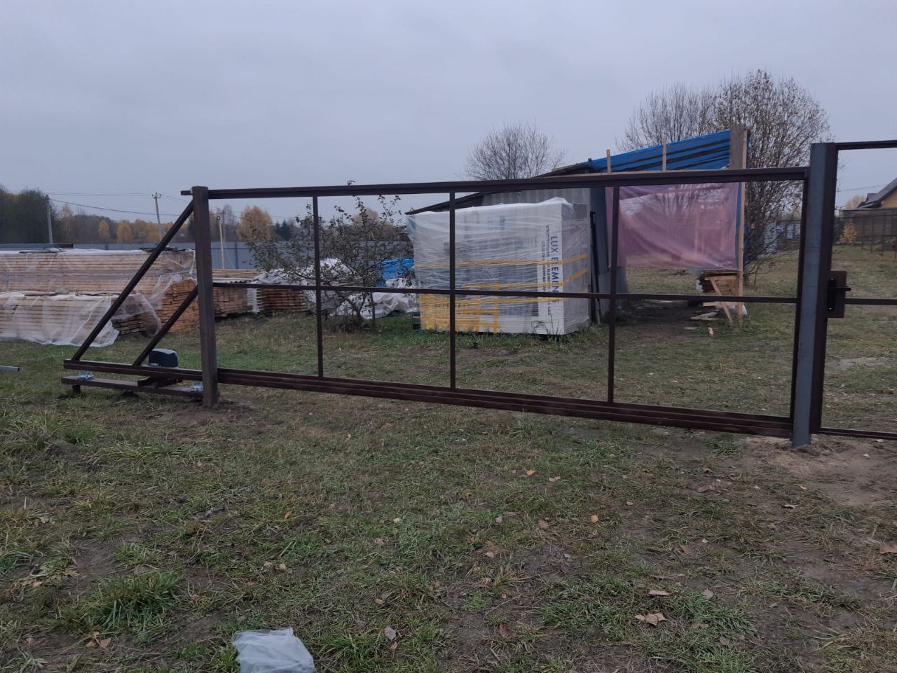 Откатные ворота на участке