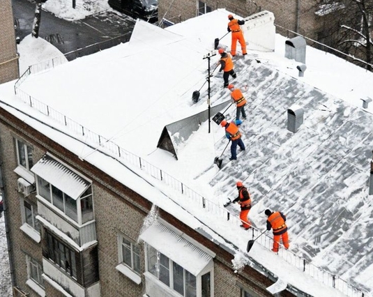 очистка скатных крыш