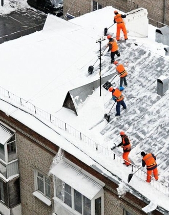 очистка скатных крыш