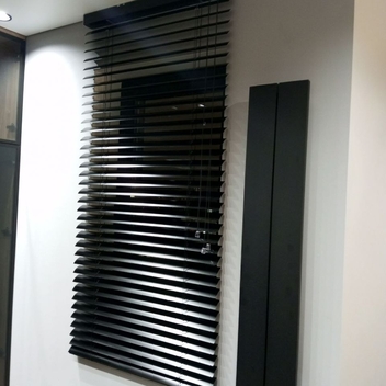 Рулонные шторы день ночь на окно