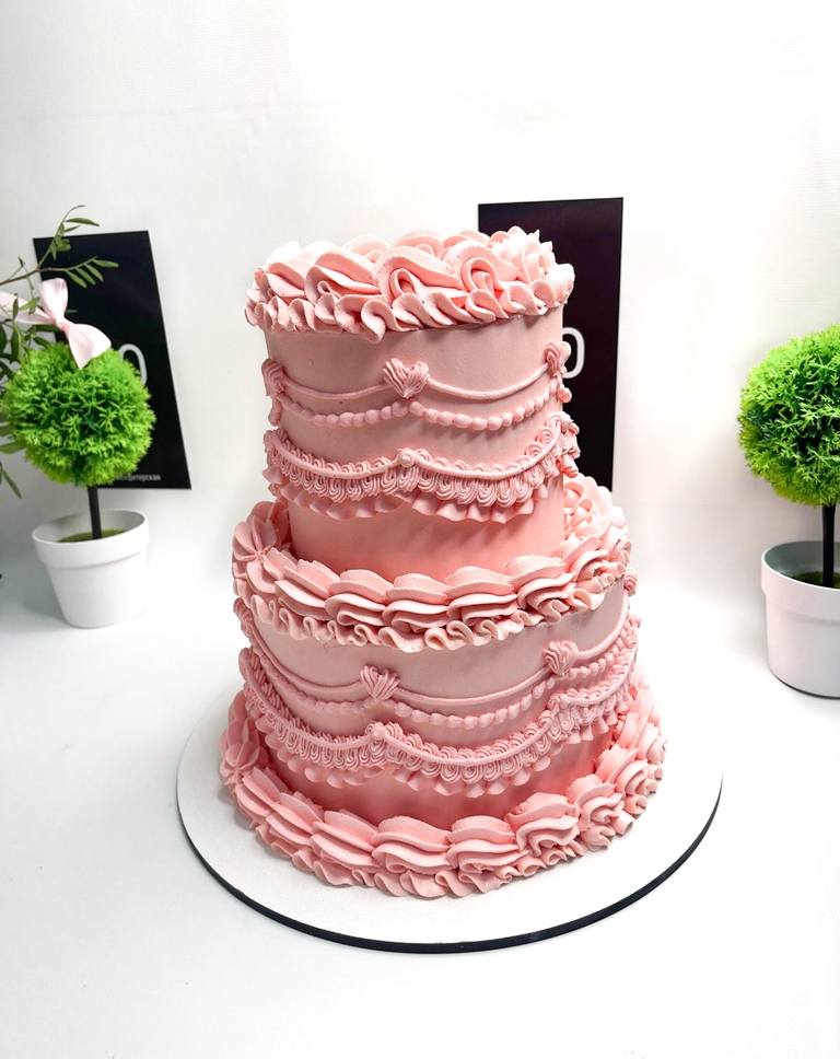 двухярусный торт в стиле ламбет розового цвета