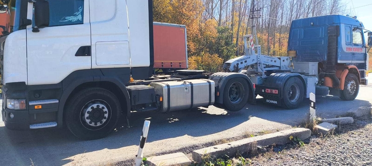 Эвакуация грузового седельного тягача грузовым эвакуатором с частичной погрузкой от BUXIR TRUCK