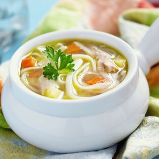 Куриный суп с лапшой