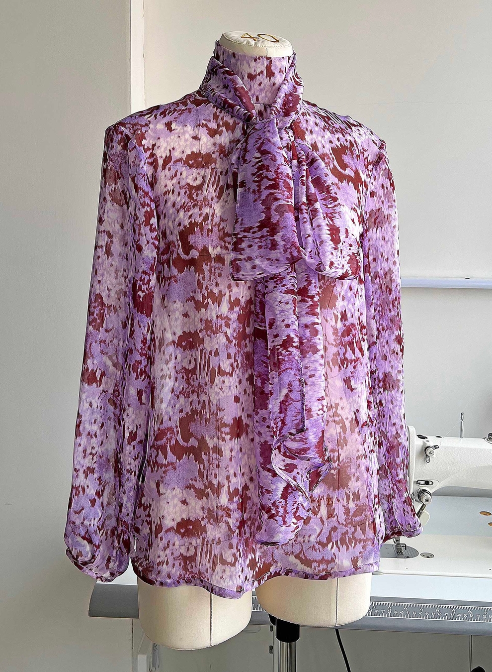 Пошить блузу шелковую с бантом на заказ по меркам