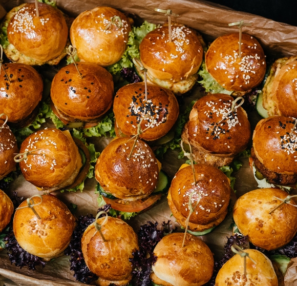 Кейтеринг на 23 февраля в Минске, цены на сайте - MyCatering.by