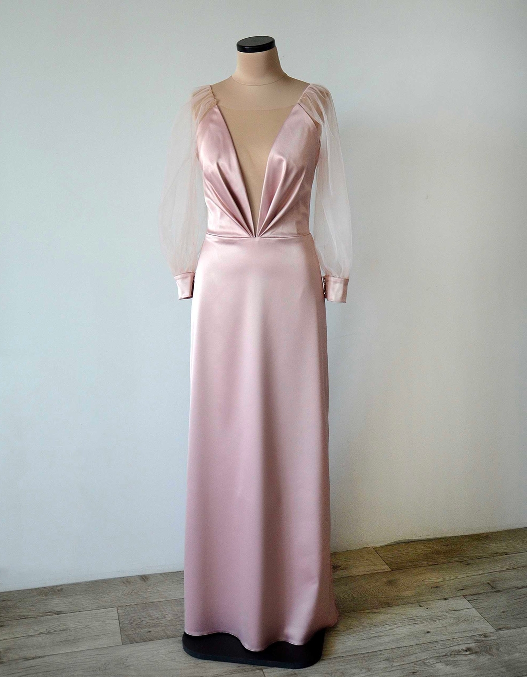 Пошив платья вечернего атласного с прозрачными рукавами на заказ по меркам