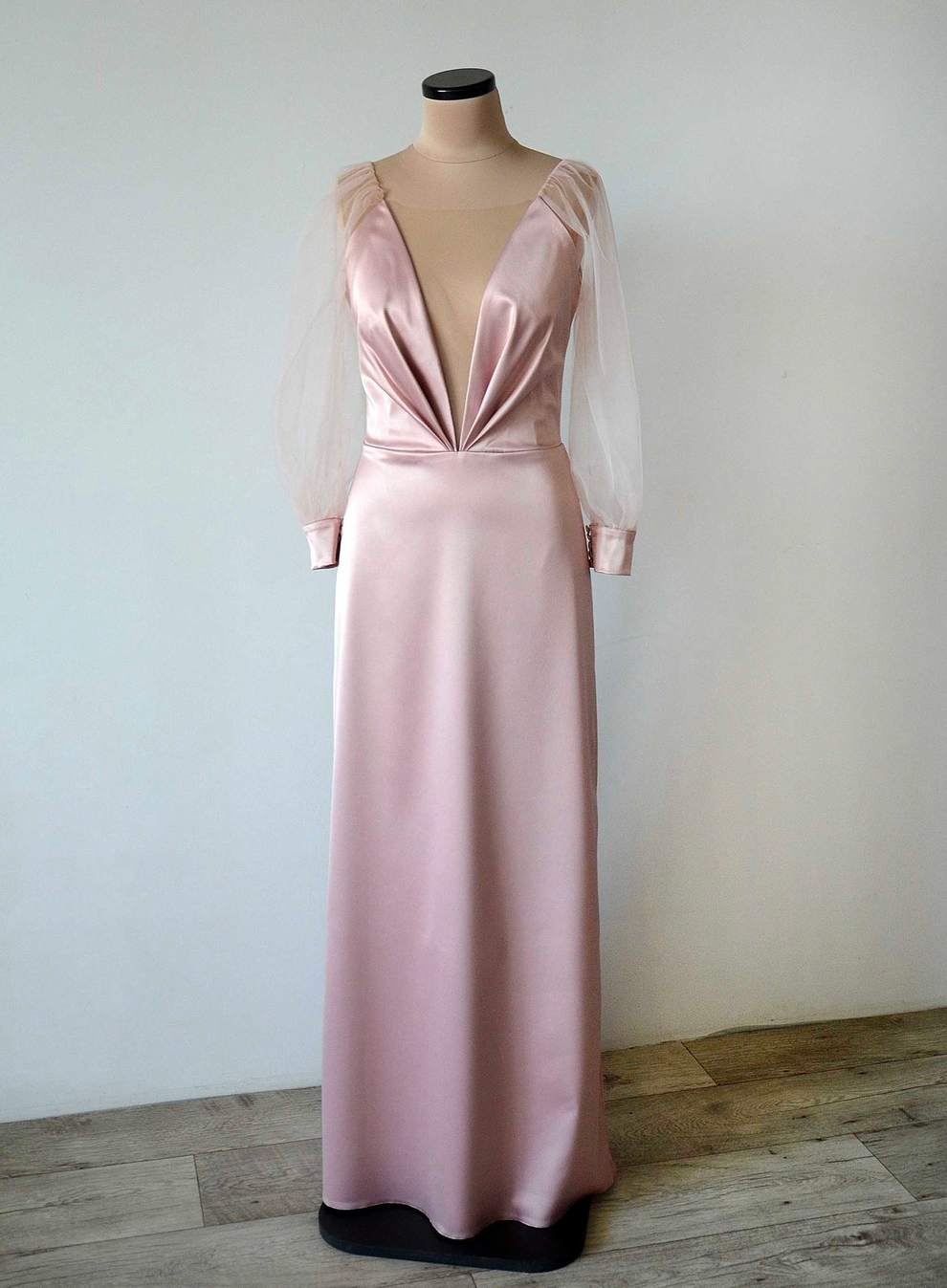 Пошив платья вечернего атласного с прозрачными рукавами на заказ по меркам