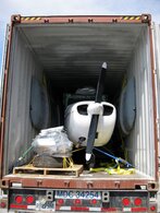 Разборка и упаковка самолета Cessna 172 перед отправкой в Москву