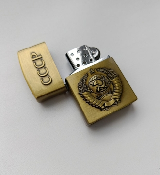 Изображение зажигалки СССР с откидной крышкой