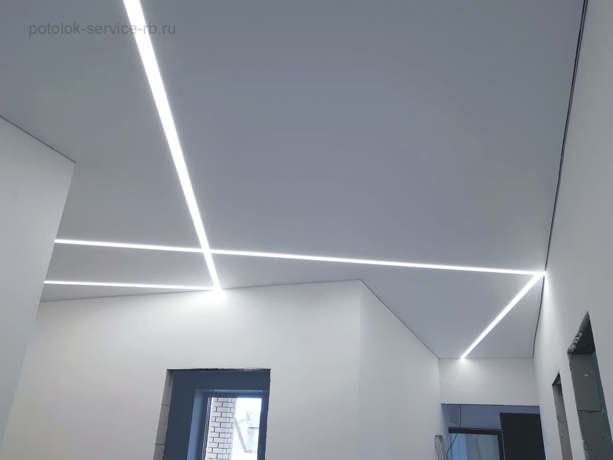 Натяжной потолок со световой линией