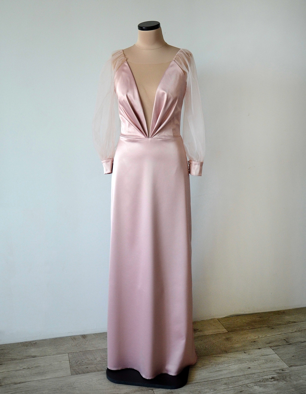 Пошив платья вечернего атласного с прозрачными рукавами на заказ по меркам