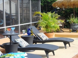 Шезлонг на террасе