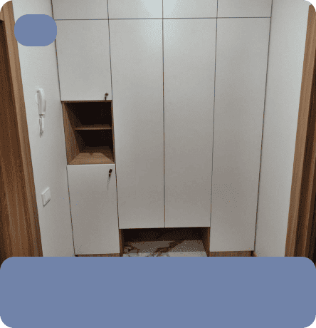Прихожая с открытыми полками