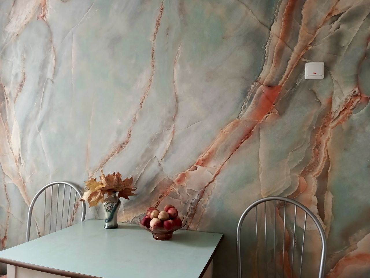 Oblicovka_gibkim_mramorom_Goluboj_Oniks