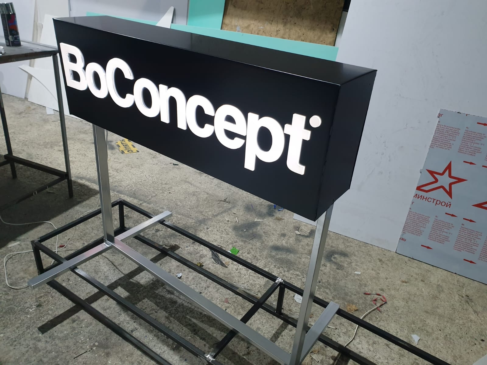 Световой короб с инкрустацией
