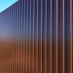 Забор из профлиста в цвете 8017