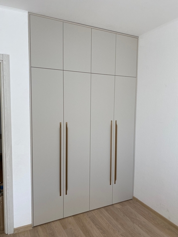 Шкафы-купе "Хай тек купе" на заказ Арт. UG1-77-888-0656