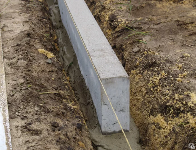 Бордюр тротуарный установленный на бетонное основание — правильная технология